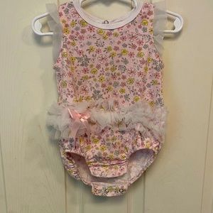 Super cute one piece baby girl outfit.